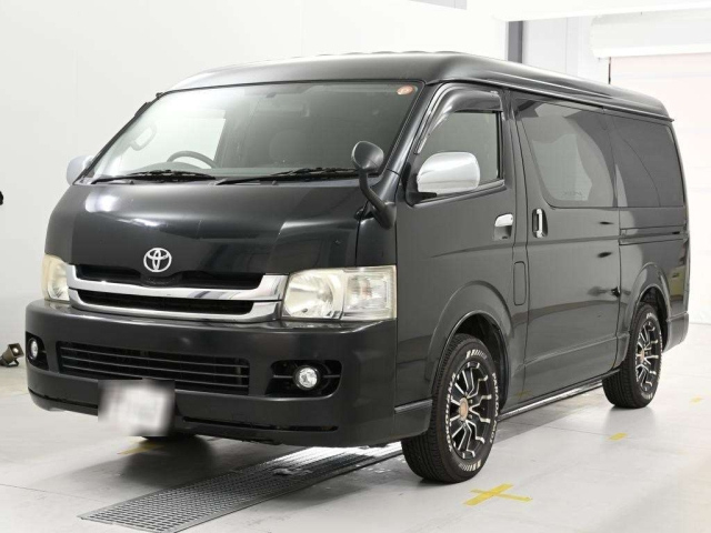 TOYOTA HIACE — фото