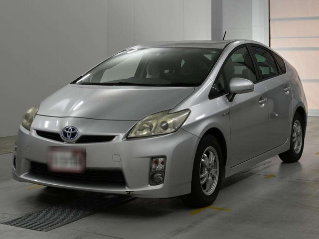 TOYOTA PRIUS — фото