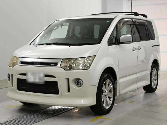 MITSUBISHI DELICA — фото