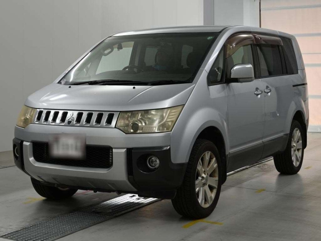MITSUBISHI DELICA — фото