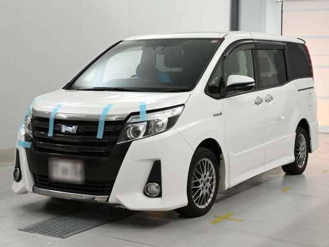 TOYOTA NOAH — фото