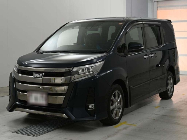 TOYOTA NOAH — фото
