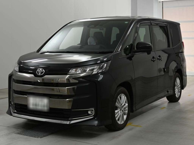 TOYOTA NOAH — фото