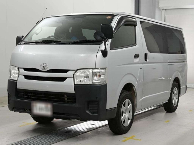 TOYOTA HIACE — фото