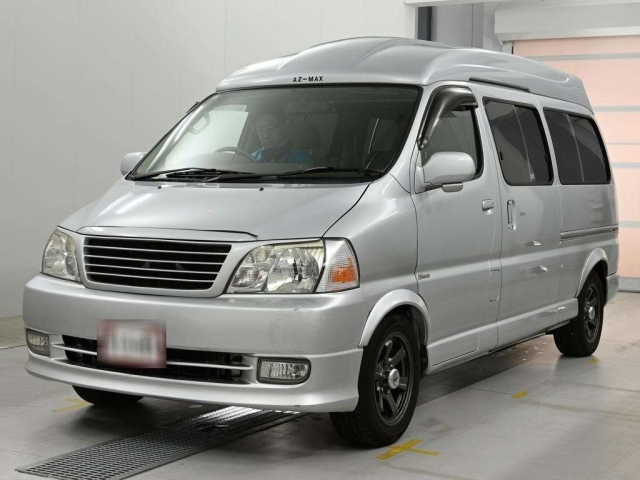 TOYOTA HIACE — фото
