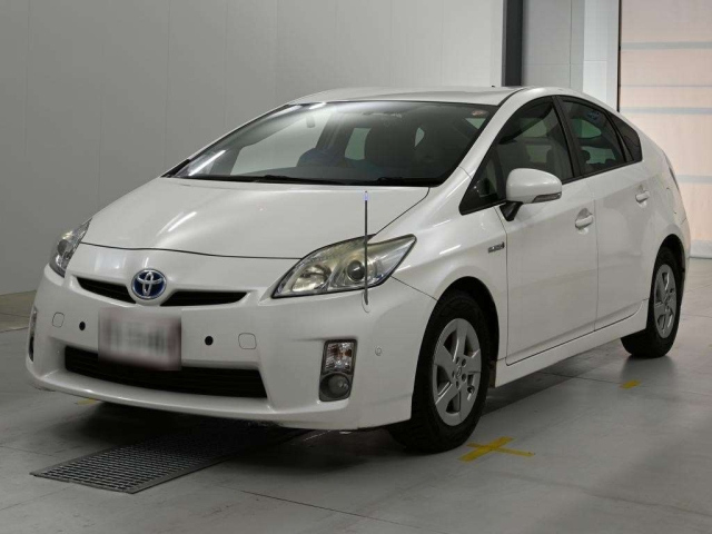 TOYOTA PRIUS — фото