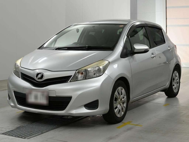 TOYOTA VITZ — фото
