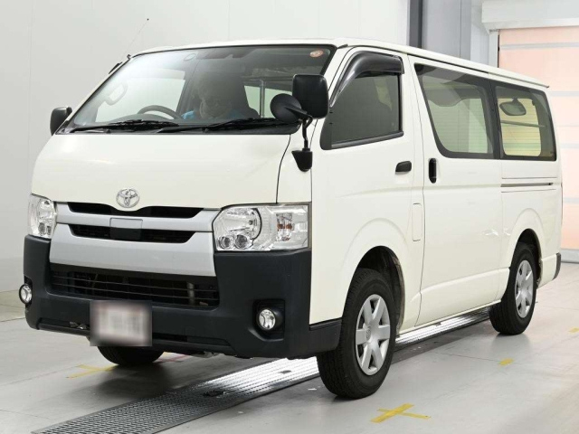 TOYOTA HIACE — фото