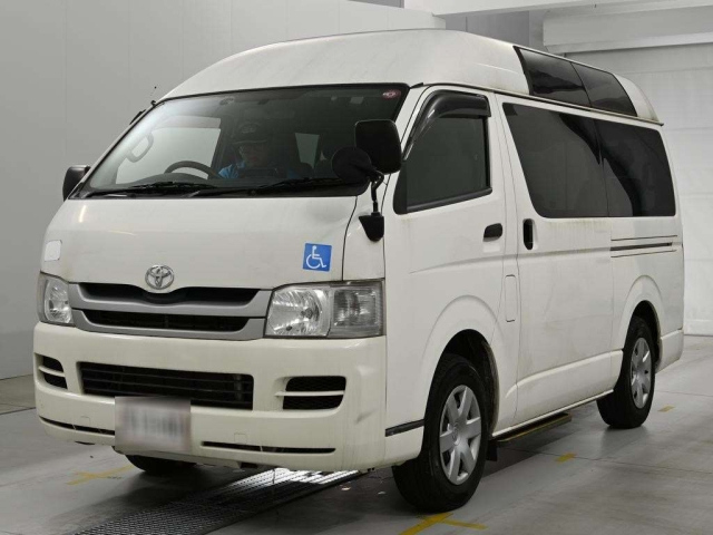 TOYOTA HIACE — фото