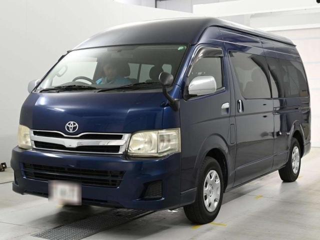 TOYOTA HIACE — фото