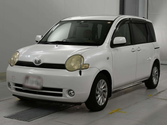 TOYOTA SIENTA — фото