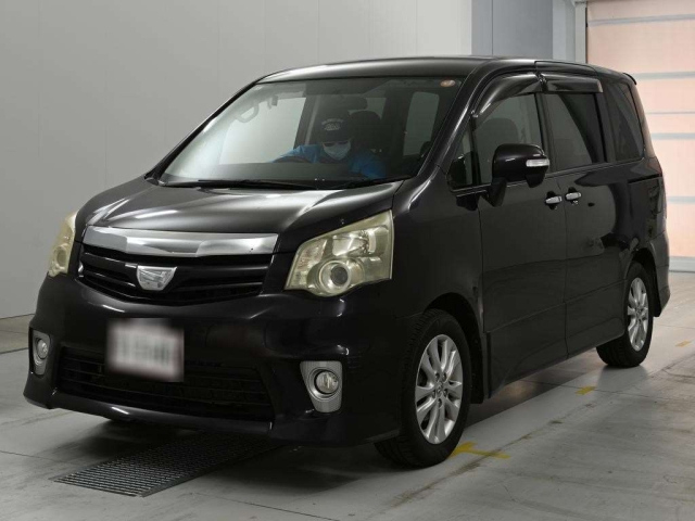 TOYOTA NOAH — фото