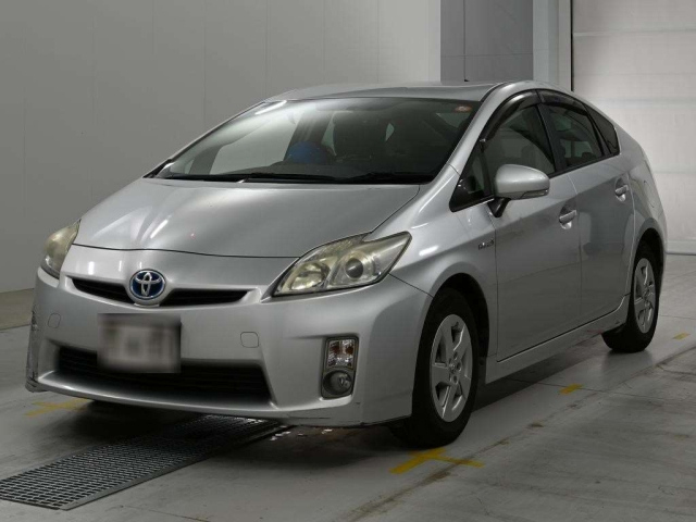 TOYOTA PRIUS — фото