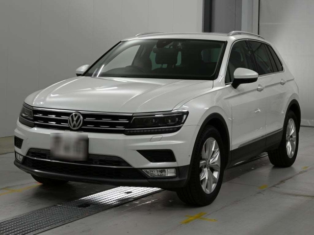 VOLKSWAGEN TIGUAN — фото