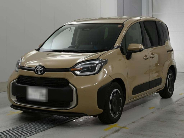 TOYOTA SIENTA — фото