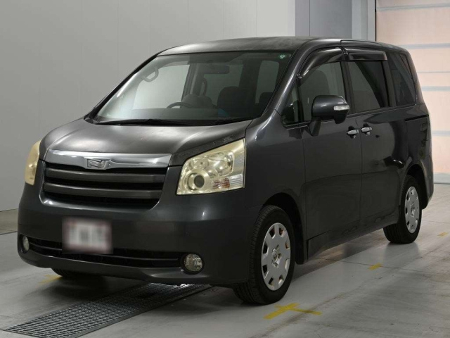 TOYOTA NOAH — фото