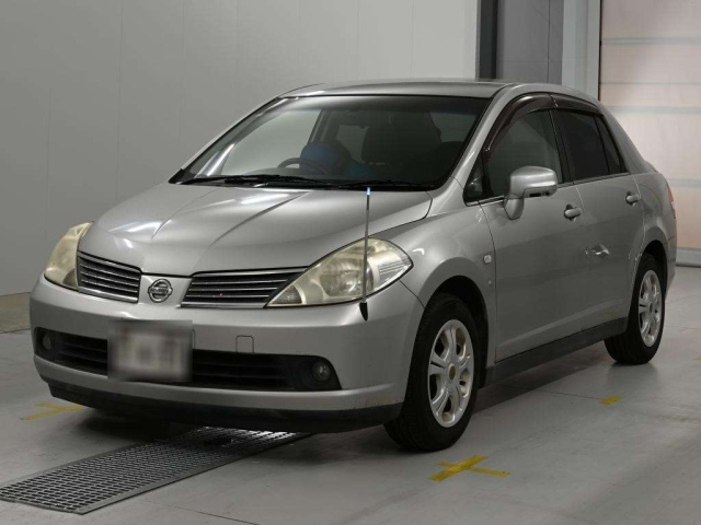 NISSAN TIIDA — фото