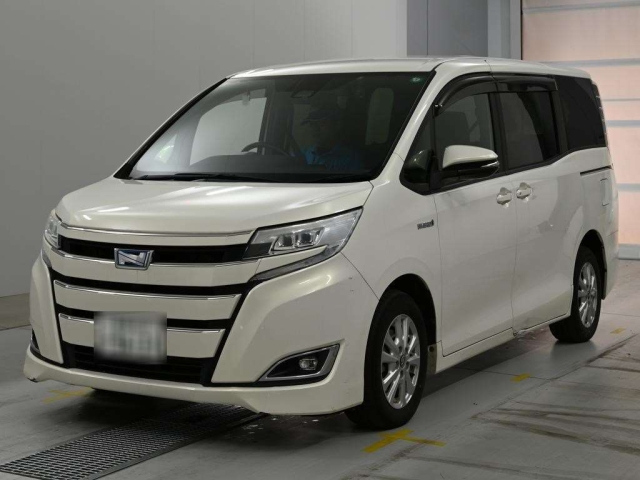 TOYOTA NOAH — фото