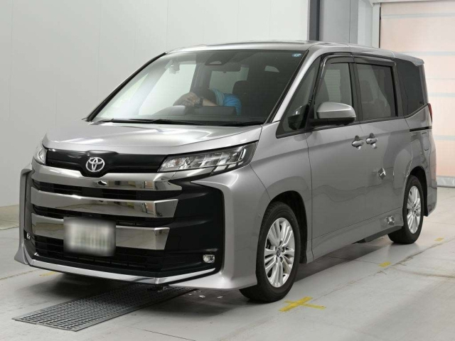 TOYOTA NOAH — фото