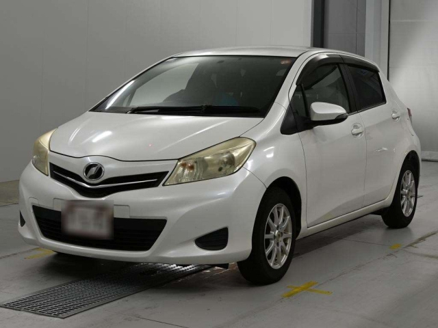 TOYOTA VITZ — фото