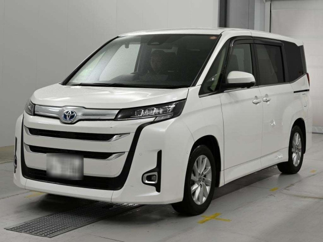 TOYOTA NOAH — фото