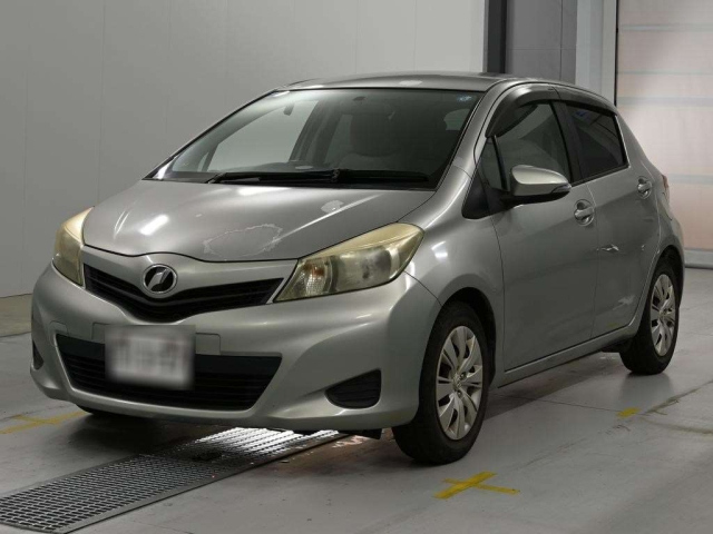 TOYOTA VITZ — фото