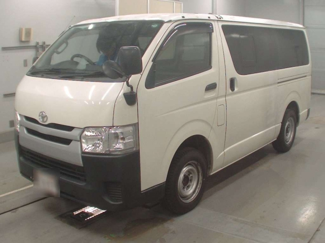 TOYOTA HIACE VAN