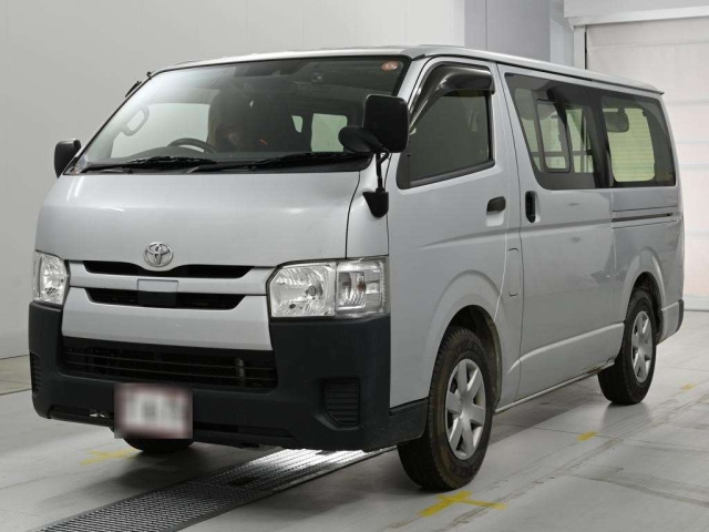 TOYOTA HIACE — фото
