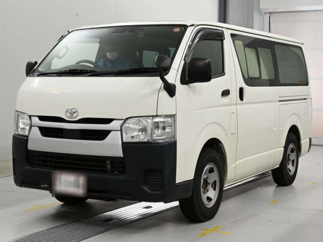 TOYOTA HIACE VAN