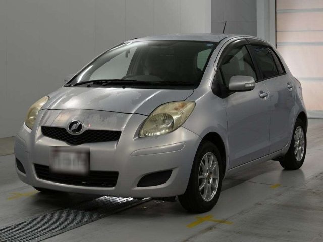 TOYOTA VITZ — фото