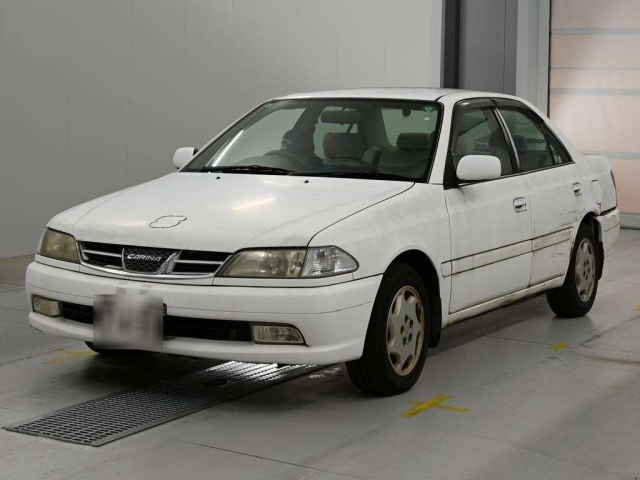 TOYOTA CARINA — фото