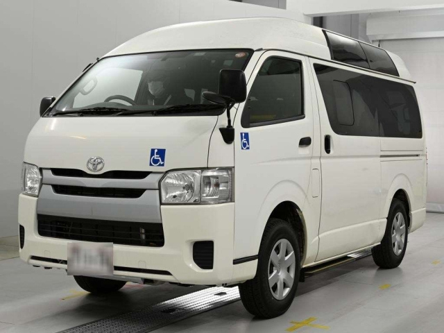 TOYOTA HIACE — фото