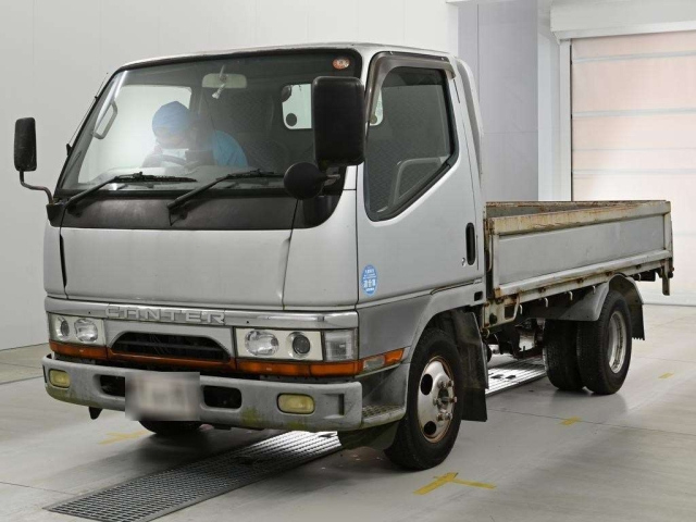 MITSUBISHI CANTER — фото