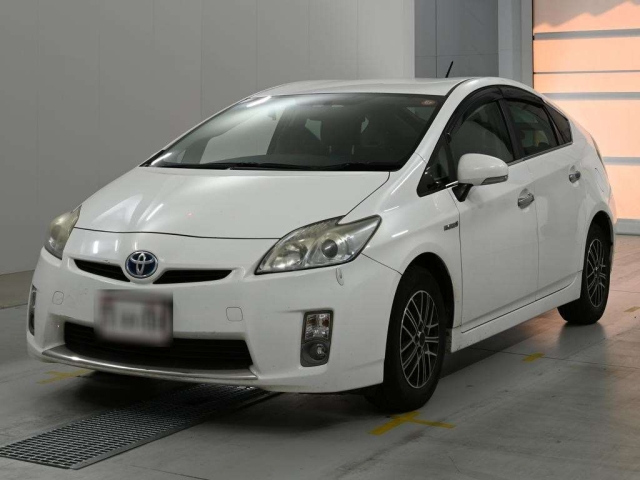 TOYOTA PRIUS — фото