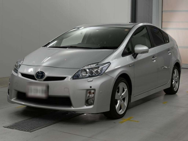 TOYOTA PRIUS — фото