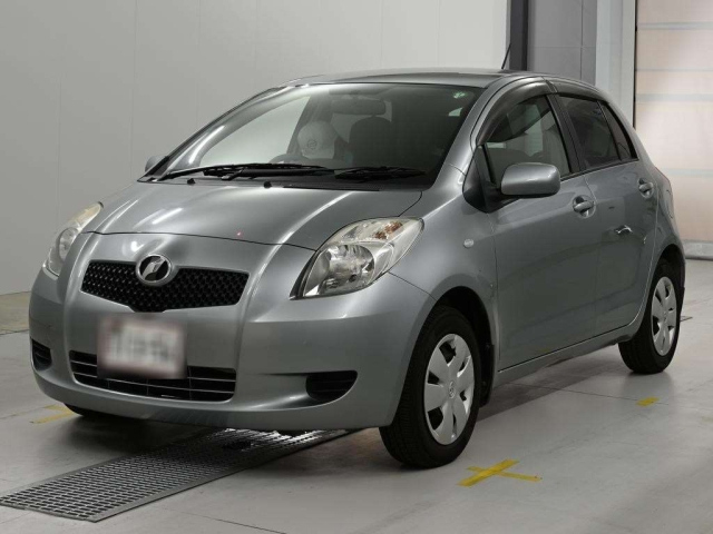 TOYOTA VITZ — фото