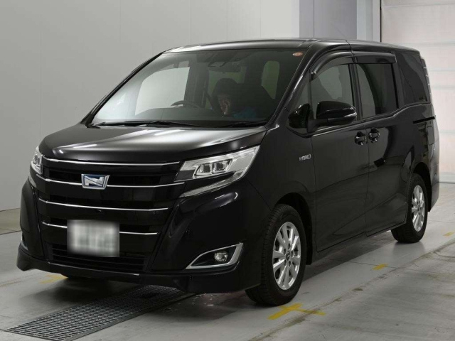 TOYOTA NOAH — фото