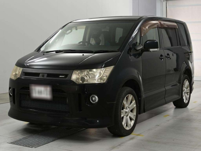 MITSUBISHI DELICA — фото