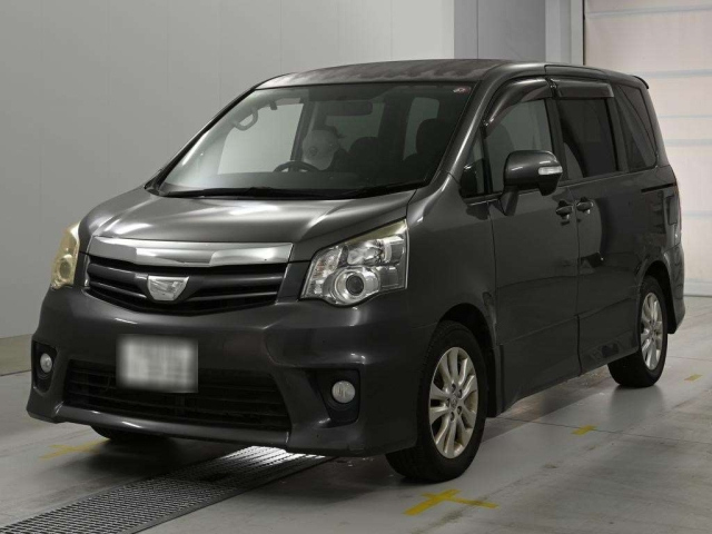 TOYOTA NOAH — фото