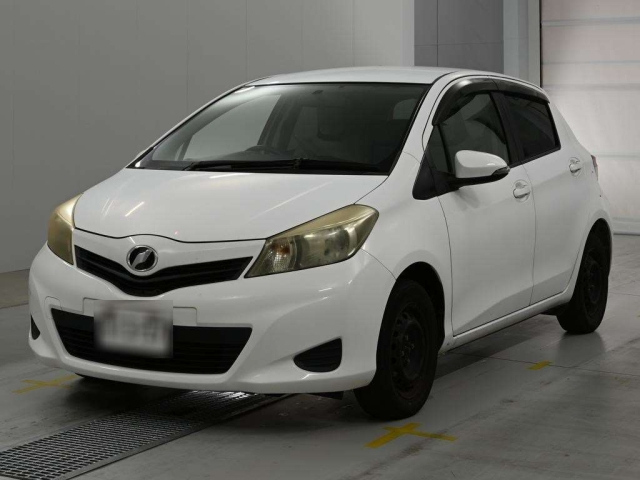 TOYOTA VITZ — фото