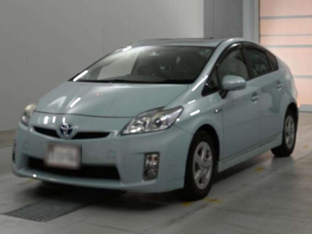 TOYOTA PRIUS — фото