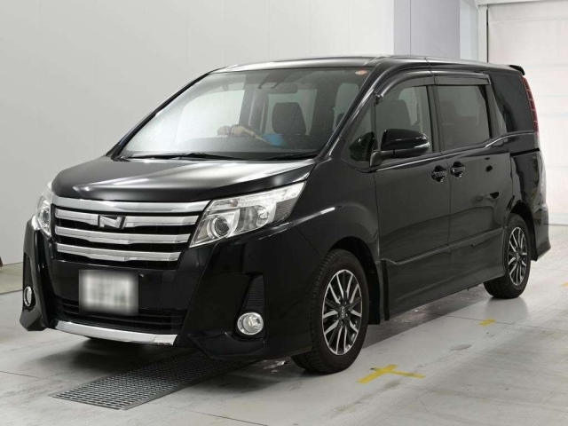 TOYOTA NOAH — фото