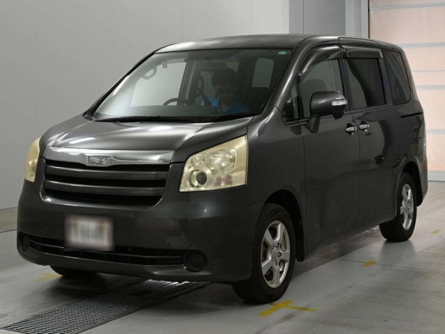 TOYOTA NOAH — фото