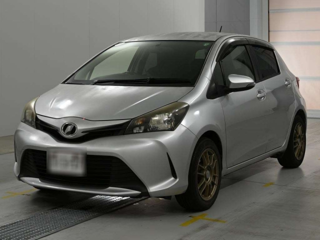 TOYOTA VITZ — фото