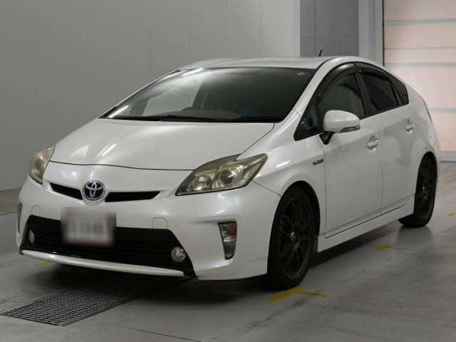 TOYOTA PRIUS — фото