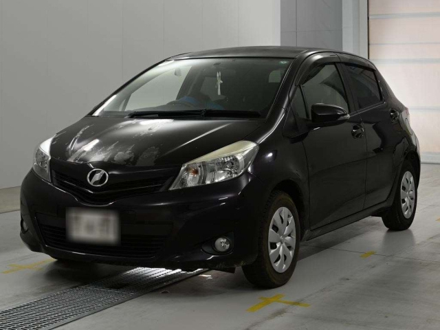 TOYOTA VITZ — фото