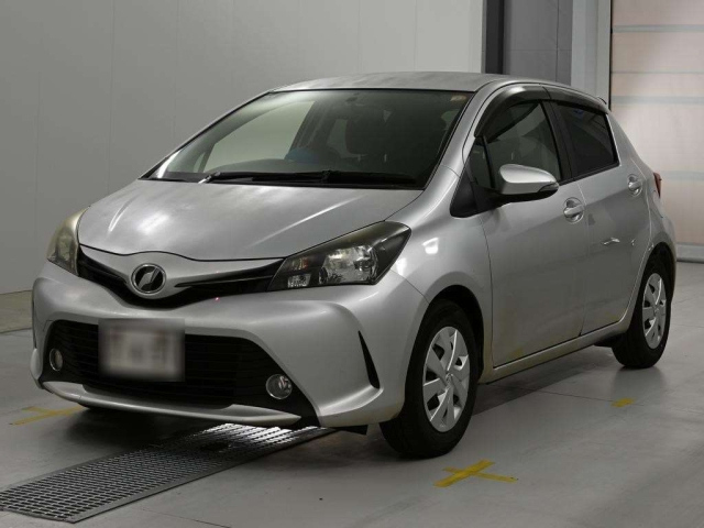 TOYOTA VITZ — фото