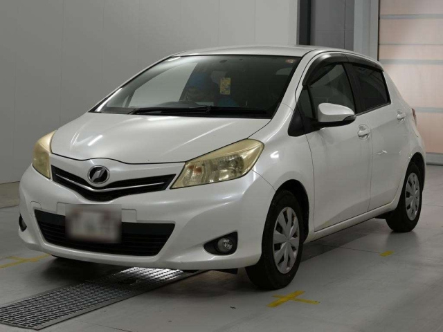 TOYOTA VITZ — фото