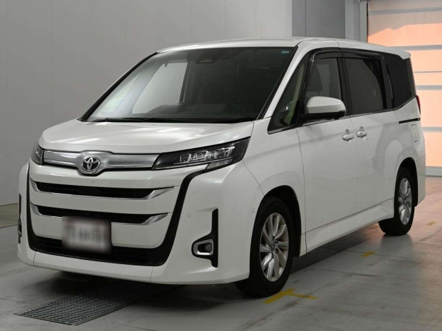 TOYOTA NOAH — фото