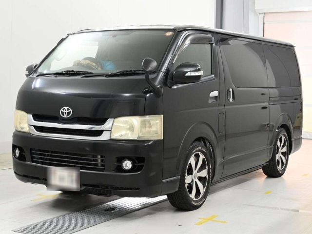 TOYOTA HIACE — фото